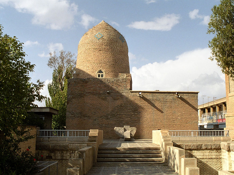 Esther and Mordechai Hamedans tomb An opportunity for adventure and tourism