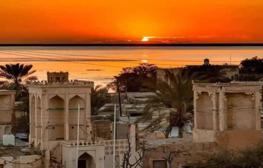 umag qeshm at night bandar laft
