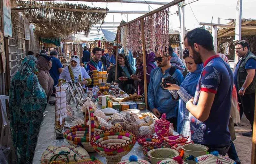 umag qeshm at night bazar