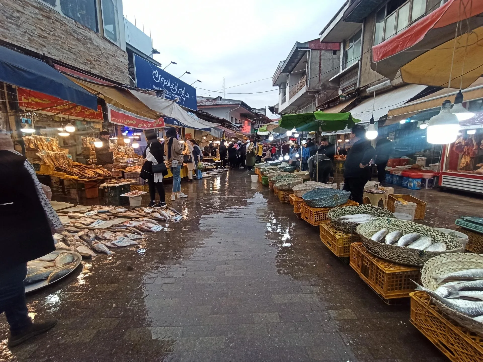1348960 5370441 بازار بزرگ رشت